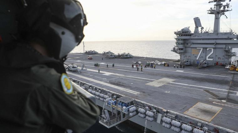 La portaerei Usa Lincoln diretta in Thailandia, una sosta ricreativa per i marinai da 9 mesi in mare
