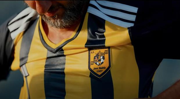 Juve Stabia: ufficiale la prima maglia a strisce gialloblù