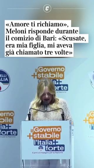 Meloni al comizio di Bari risponde al telefono, è la figlia