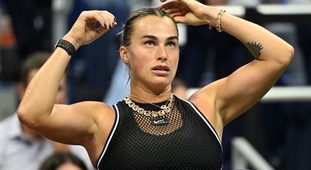 Aryna Sabalenka furiosa in conferenza stampa: «Pensa prima di parlare. Pensi abbia fatto festa invece di allenarmi?»