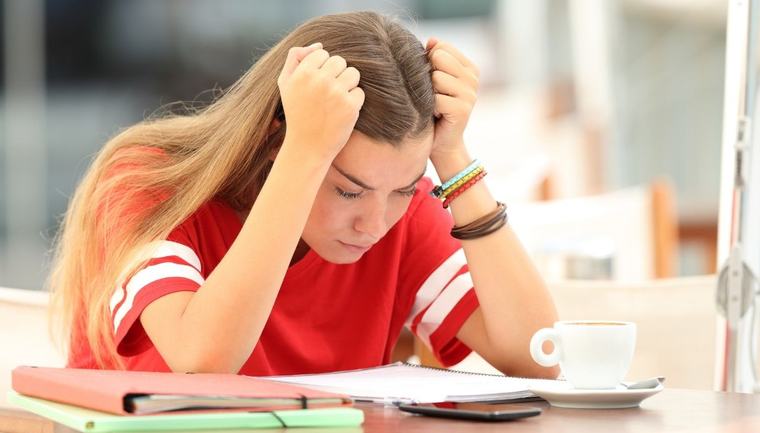 Ansia da esami e rientro a scuola, ne soffre il 75% degli studenti. Cosa influisce sulla mente degli studenti