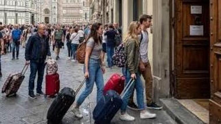 Affitti brevi, quando scattano i limiti Ue e il criterio dello “stress abitativo”