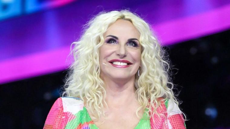 Antonella Clerici: “Un’estate di caldo e dolori. Ma ora riparto dal vivo con musica e nostalgia”