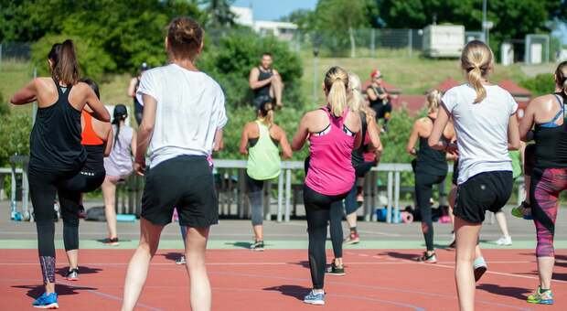 «Meglio 3 minuti di sport intenso che 90 di esercizio moderato», lo studio che dimostra come tenersi in forma anche l'estate