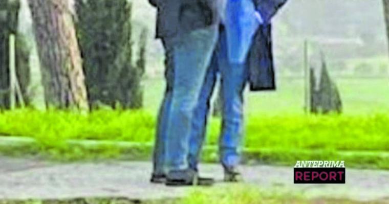 “Dia spiegazioni invece di fare il martire-eroe”. Ora la politica chiede conto a Ranucci e Conte per la foto dell’Autogrill