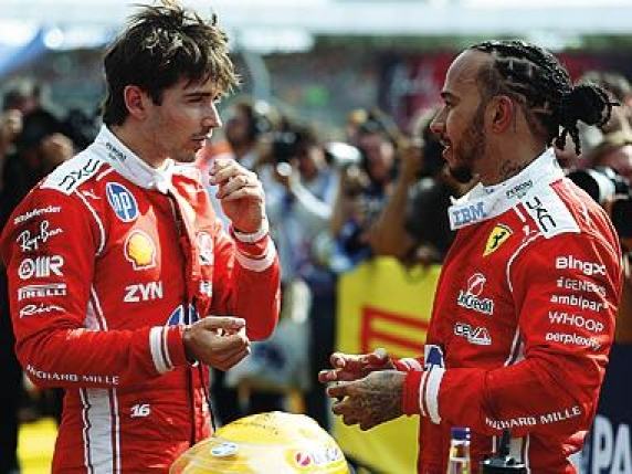 Ferrari flop: piloti confusi che si fanno i dispetti. Vasseur torna sotto pressione: «Così non si può andare avanti»
