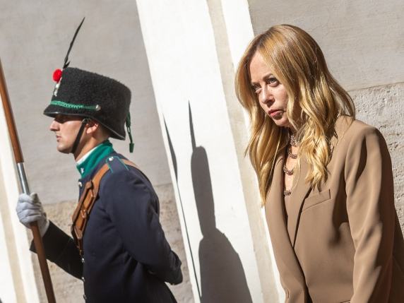 Meloni non commenta la vittoria di AfD: per la premier nessuna analogia con l'Italia. E insiste sui confini da difendere dall'immigrazione clandestina
