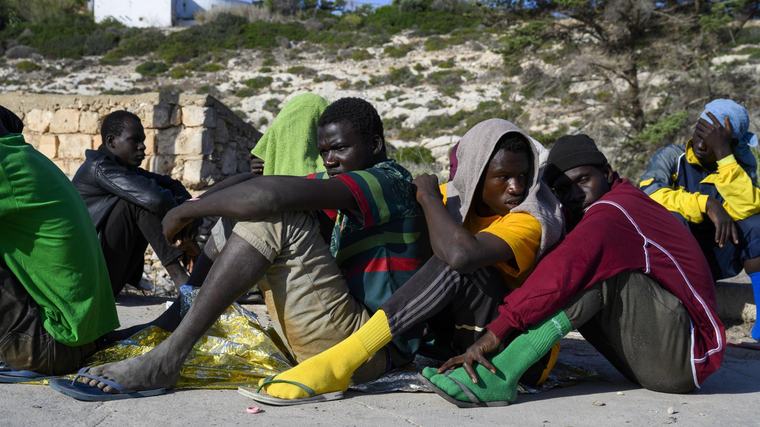 Migranti, cinque Paesi europei pronti ai rimpatri in Africa. “Non sono campi di detenzione”