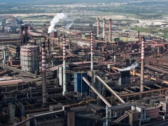 Ex Ilva, partite le lettere di licenziamento collettivo per oltre 2.500 operai dell’indotto