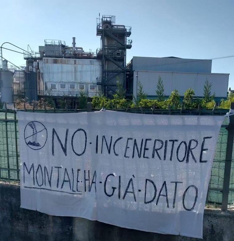 Striscioni anti inceneritore. Ma vengono rimossi. E scattano le proteste