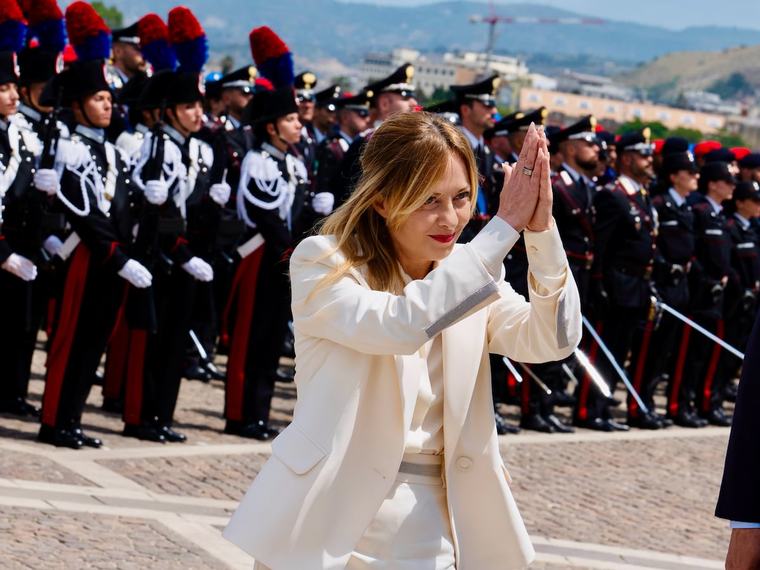Meloni: “Avanti, con i piedi per terra e lo sguardo rivolto al futuro”