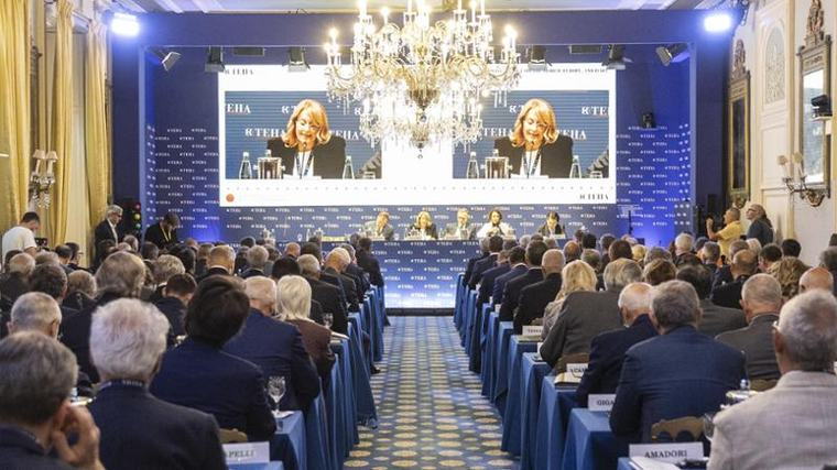 Le imprese a Cernobbio: “Il governo stabile è un valore”. Ma accolgono Vannacci