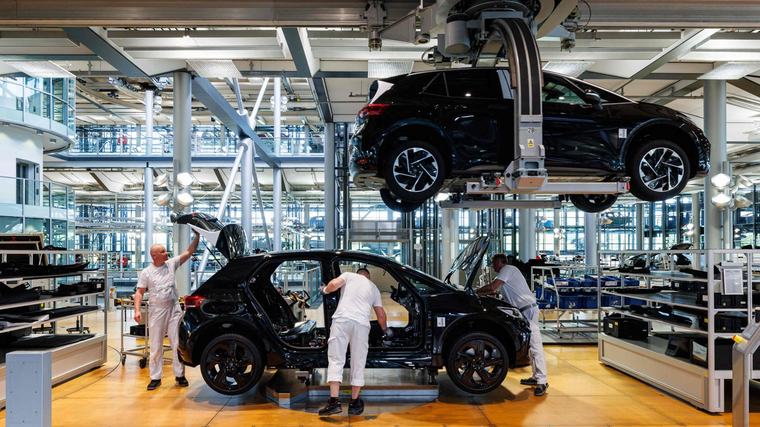Volkswagen, il piano è un bagno di sangue: via 100 mila posti di lavoro