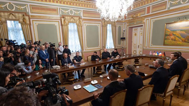 Ucraina, trattativa senza svolta. Zelensky: “Inverno di guerra”. E Lavrov attacca la Germania |