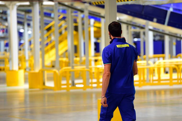 Poste rilancia l’Opas su Tim: 30 centesimi cash in più