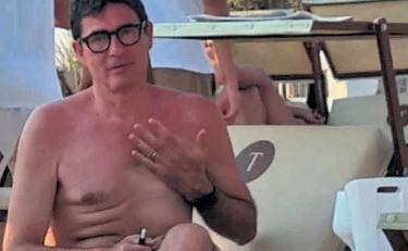 Le vacanze di Fratoianni: Tesla, mare e bollicine