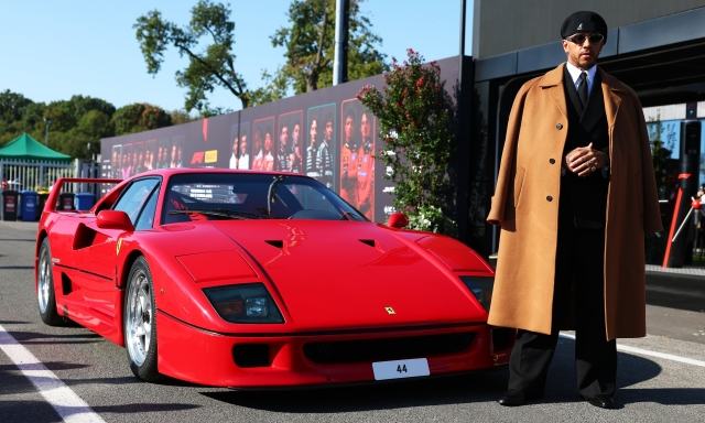 F1, Hamilton arriva a Monza con la sua nuova Ferrari F40: foto e storia dell'auto