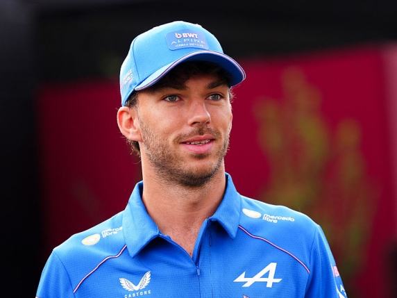 Pierre Gasly, la vita italiana del pilota poleman a Monza: l’appartamento di lusso, le corse a Parco Sempione e la passione per la moda