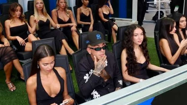 Sfera Ebbasta, le "10 ragazze per lui" e le 3 cose che abbiamo osservato