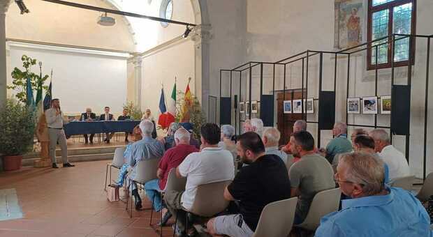 Accanto alle foto di animali c'è il convegno sulla caccia: è polemica alla Sagra dei Osei di Sacile