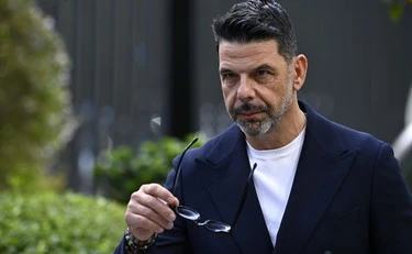 Report-Salvo Sottile, rissa nel cortile Rai: "Come va?", "Pezzo di m***"