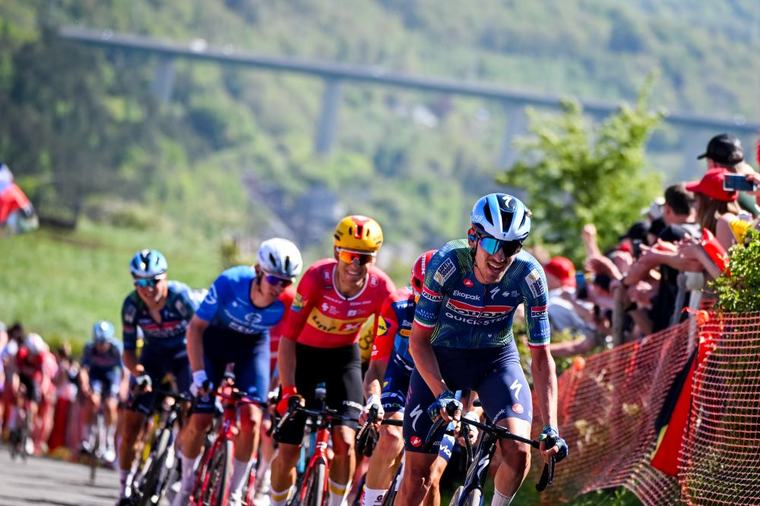 LIVE Vuelta a España 2026, tappa di oggi in DIRETTA: frazione accorciata, cambia lo scenario