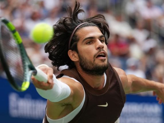 Us Open, Alcaraz vola agli ottavi e pesca Paul: «La doppia canotta? Si vedevano troppo i capezzoli». Le Williams cedono solo al tie-break