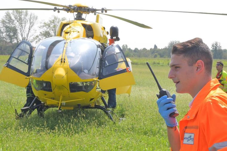 Motociclista nel dirupo. Si ferisce all’addome. Difficili i soccorsi