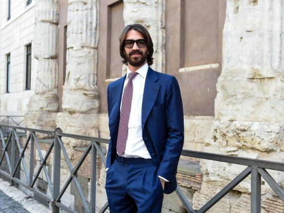EssilorLuxottica, Leonardo Maria Del Vecchio: «Milleri? I soci decideranno in base ai risultati e alle strategie». E apre all’intesa tra gli eredi