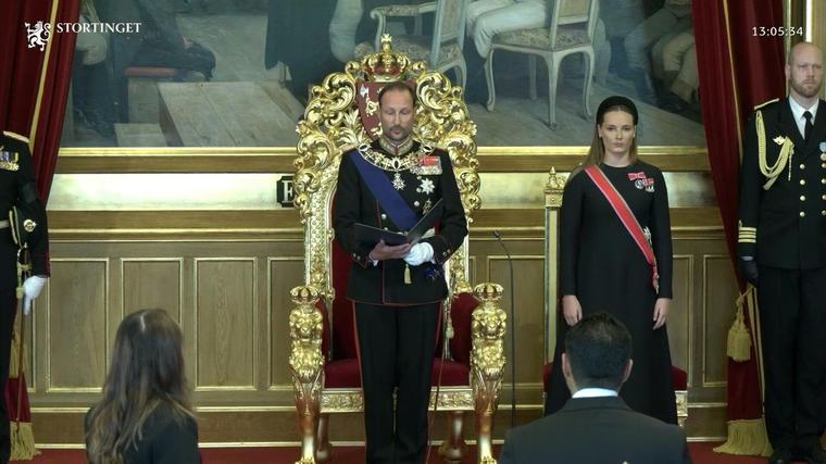 Il giuramento del nuovo re di Norvegia, Haakon VIII (VIDEO)