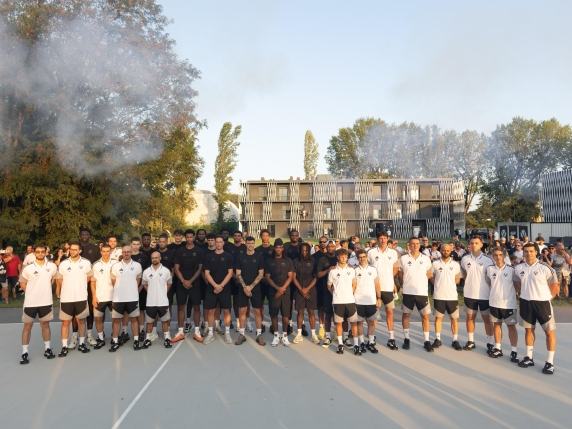 La Virtus Bologna si presenta e abbraccia il suo popolo: «Sarà una squadra a tutta velocità»