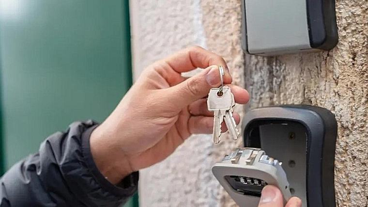 Affitti brevi, la stretta dell’Europa: limiti anche alle compravendite nei centri storici