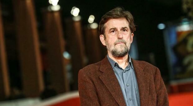 Nanni Moretti torna alla Mostra di Venezia: dalle polemiche al rifiuto della direzione artistica, un rapporto di alti e bassi