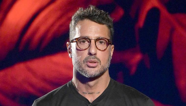 Fabrizio Corona sanzionato per la diffusione degli audio di Raoul Bova: multa da 5 mila euro