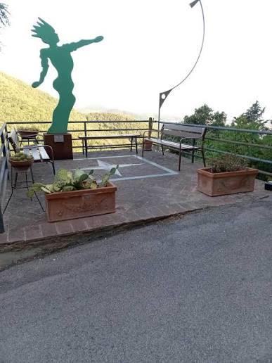 Regalasi le vecchie panchine