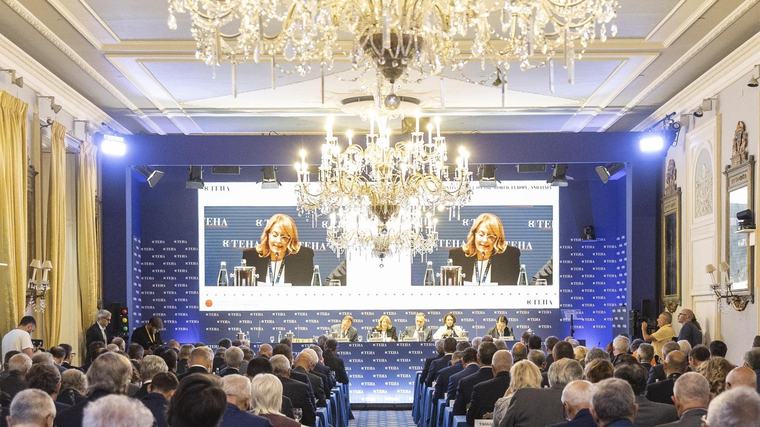 Le imprese a Cernobbio: “Il governo stabile è un valore”. Ma accolgono Vannacci