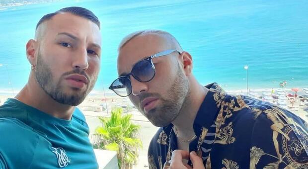 Incendio nel ristorante dei fratelli Bianchi nell?anniversario dell?omicidio di Willy Monteiro. Caccia a un uomo incappucciato