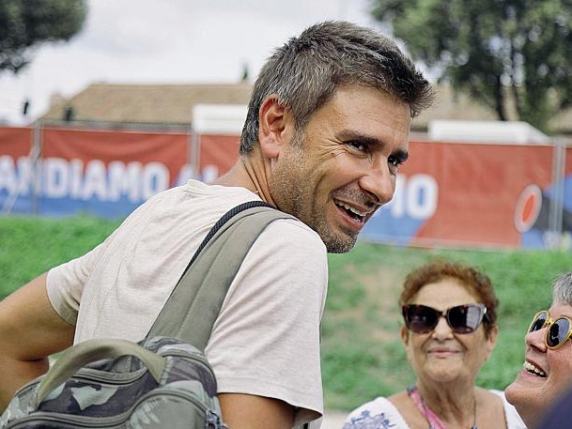Alessandro Di Battista è sedato: «Operazione riuscita». Ecco come sta oggi: «Potrebbe stare a Cuba altre 4 settimane»
