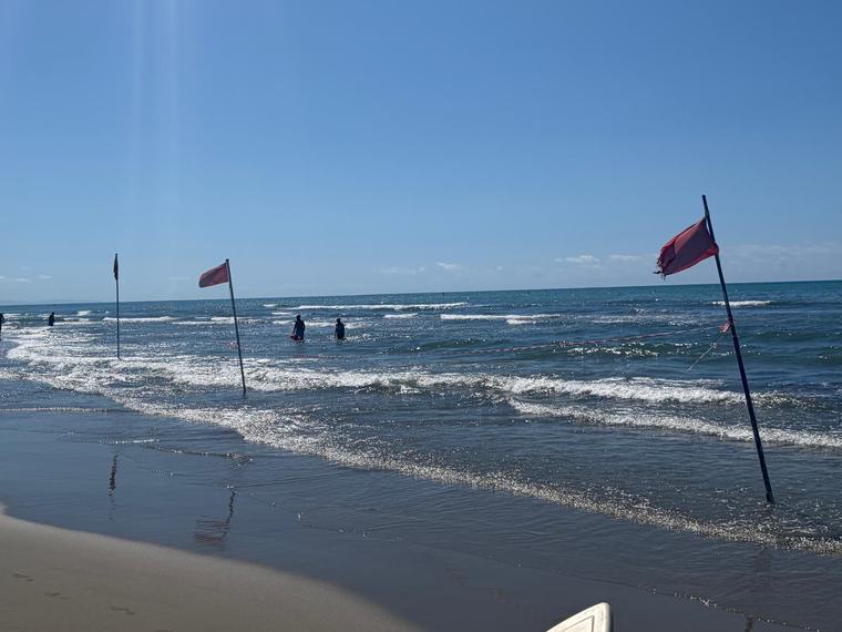 Otto persone salvate in mare. Alcuni hanno rischiato di annegare