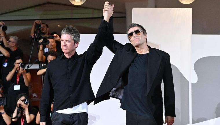 Dal Lido la promessa degli Oasis: “Nel 2027 il nostro live a Roma”