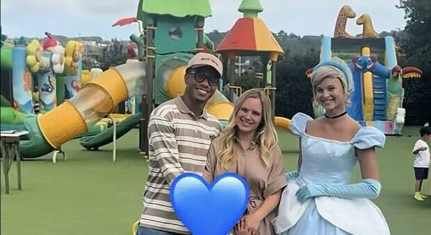 Napoli, Neres festeggia la figlia a Pozzuoli: presenti anche De Bruyne, Di Lorenzo e altri azzurri