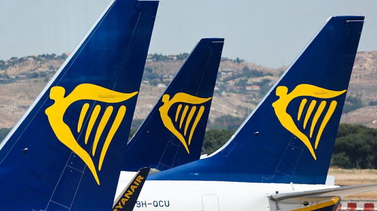 Ryanair riduce i voli invernali per il caro carburante