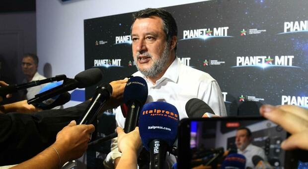 Salvini, la sfida dei big: pronto il «comitato per il Congresso» per il ritorno della Lega Nord.
