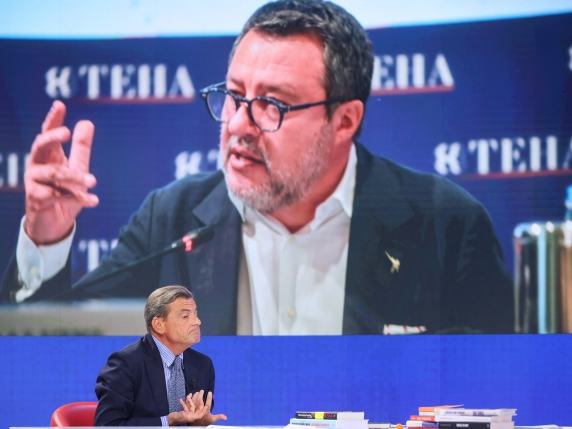 Salvini vedrà i «nordisti». L’idea di togliere Romeo da capo dei senatori. Fontana: assurdo punire