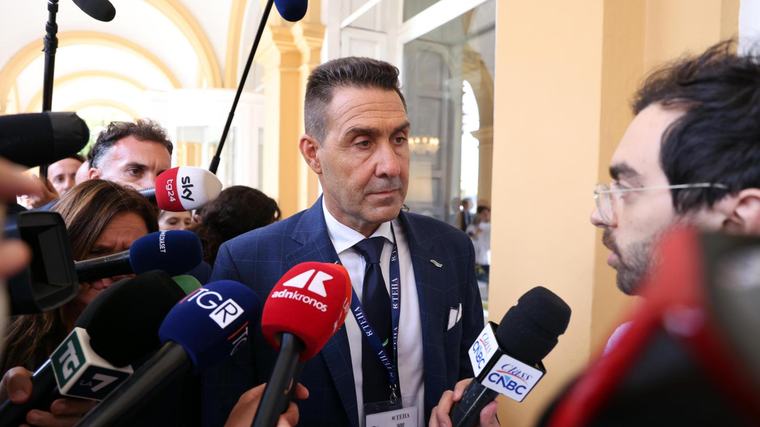 Vannacci tra Marx, il Vangelo e Draghi. Ma a Cernobbio il mattatore è Monti