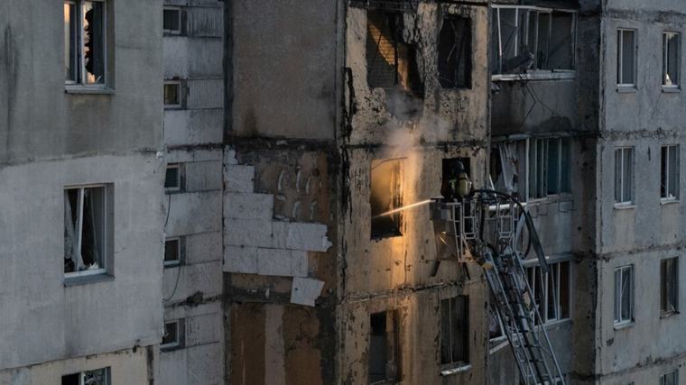 Ancora attacchi russi, due morti a Dnipro e uno a Odessa. Raid su Kiev, 14 feriti