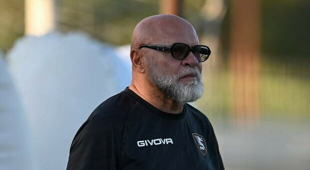 Vigilia di Salernitana-Cavese, la carica di Cosmi: «Sarà battaglia, facciamo i fatti»