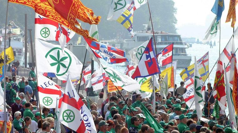 Il Carroccio in balia delle correnti: “Ultima Pontida per il leader”