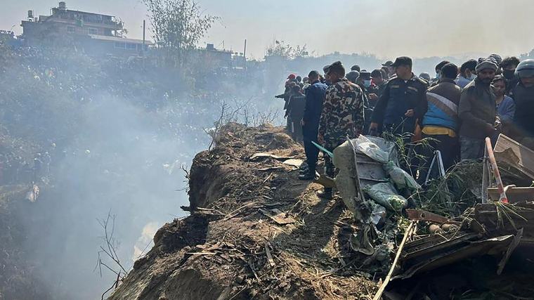 Nepal, il bilancio delle vittime continua a salire: 919 morti e 4.793 dispersi
