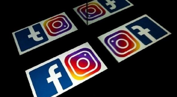 Facebook e Instagram down in tutto il mondo per due ore, rientrati i disservizi: cosa è successo